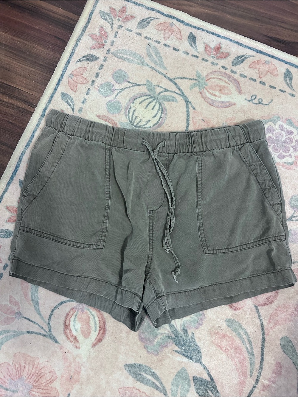 Gap gray shorts
